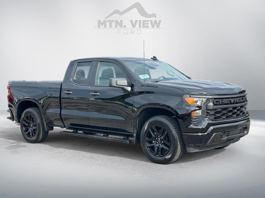 Certified 2022 Chevrolet Silverado 1500 Custom with VIN 1GCRDBEK8NZ614279 for sale in Chattanooga, TN