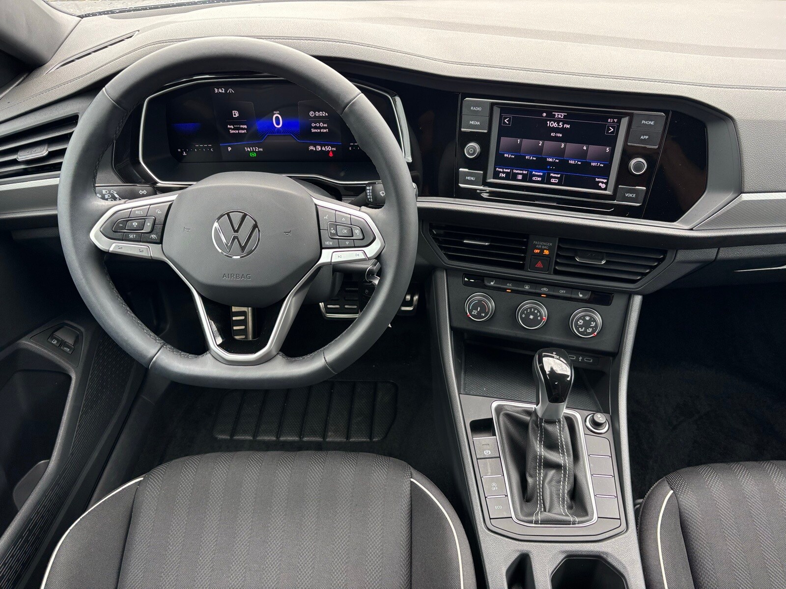 2024 Volkswagen Jetta 1.5T Sport photo 3