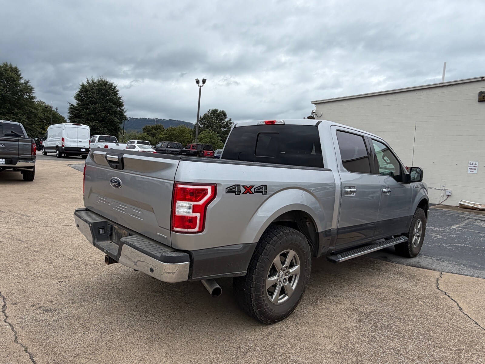 2020 Ford F-150 XLT photo 2