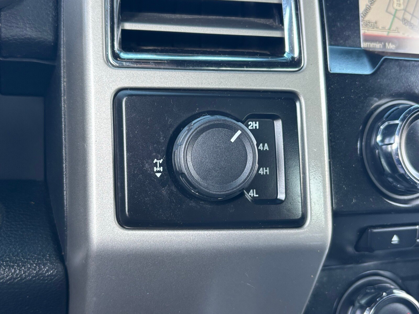 2015 Ford F-150 Lariat photo 3