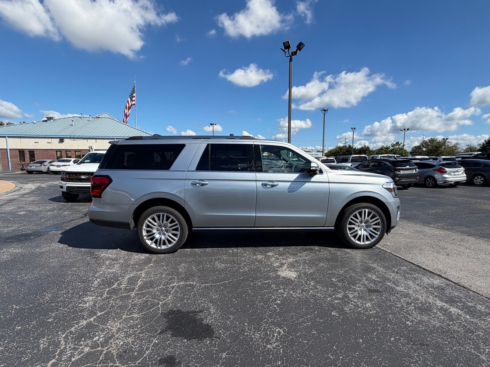 2023 Ford Expedition MAX Limited photo 2