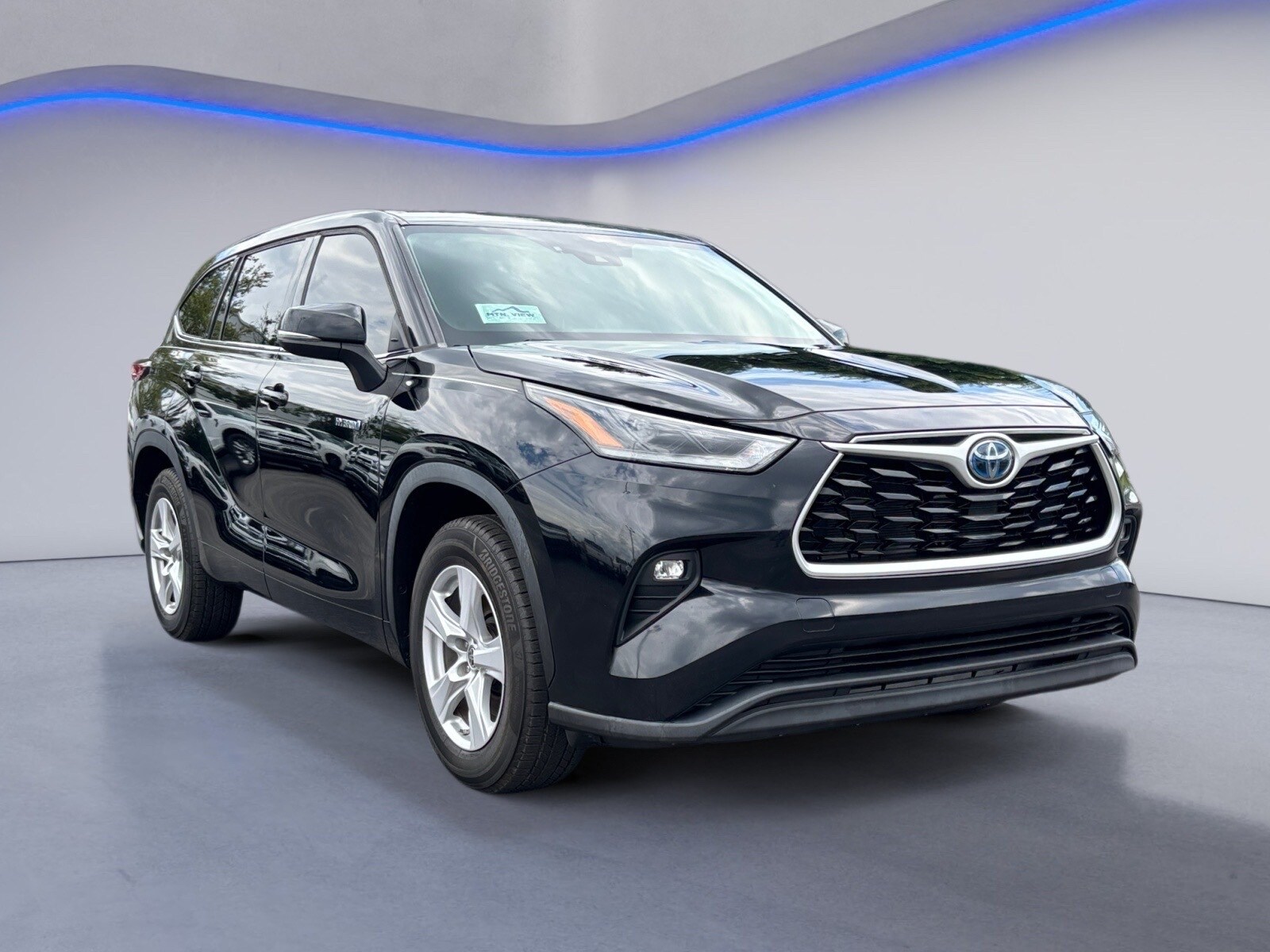 2021 Toyota Highlander Hybrid LE photo 4