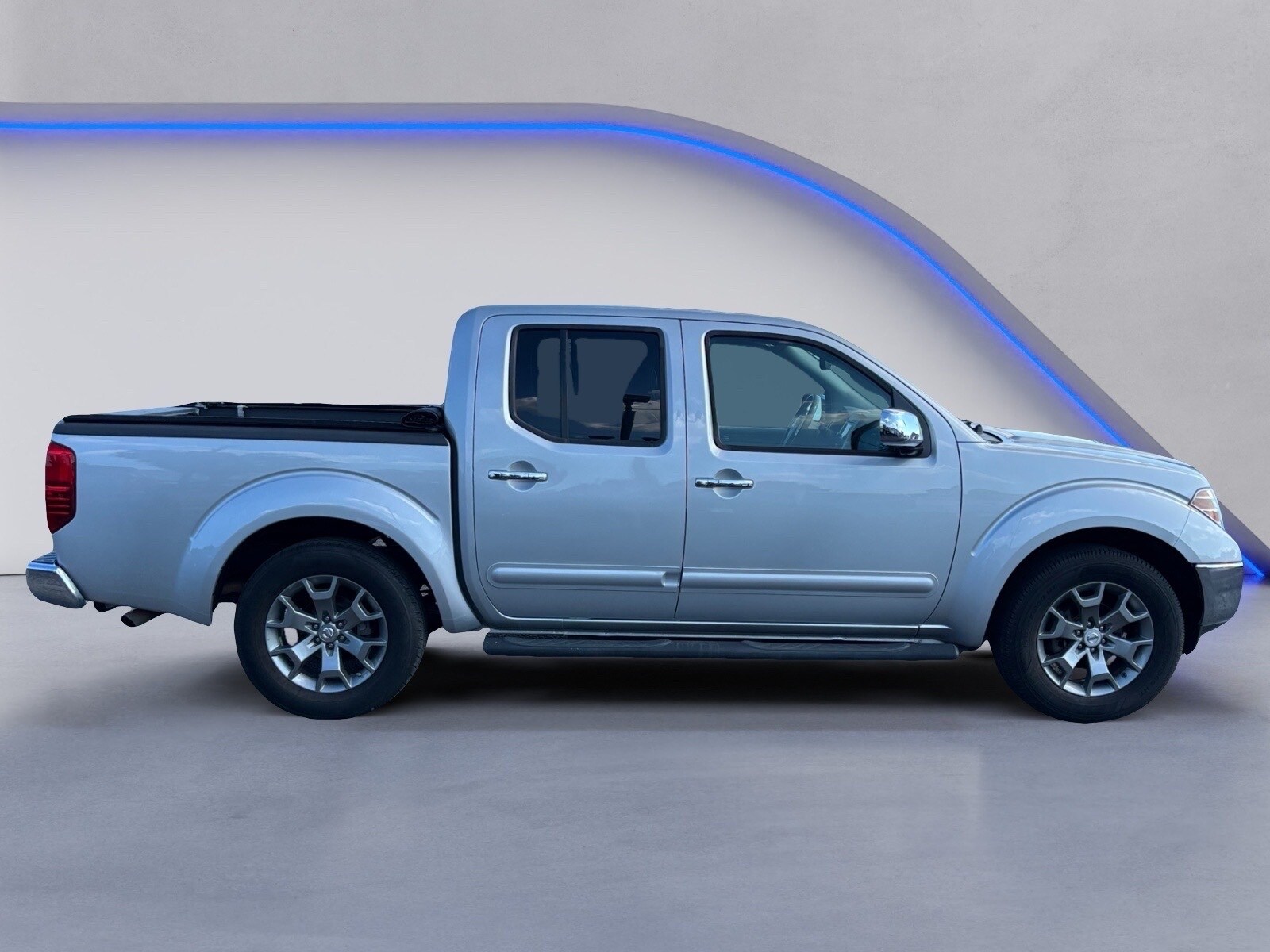 2019 Nissan Frontier SL photo 3