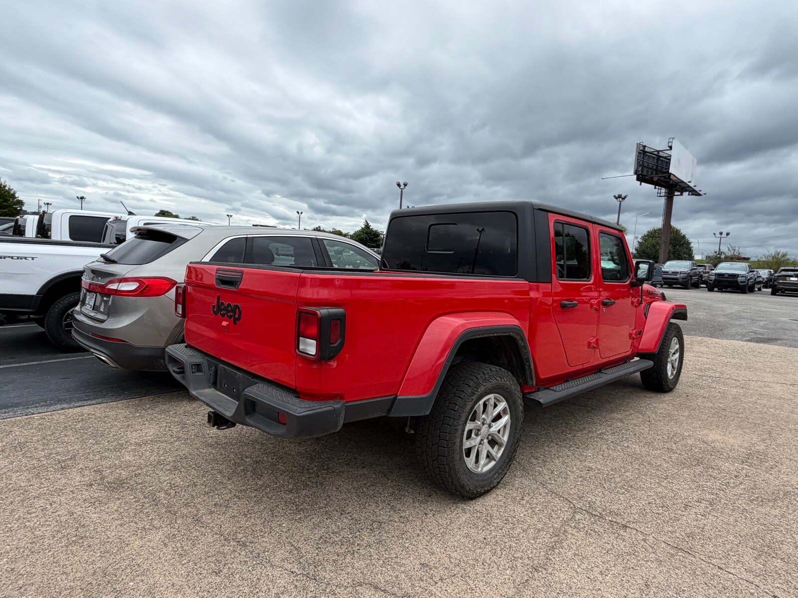 2023 Jeep Gladiator Sport photo 2