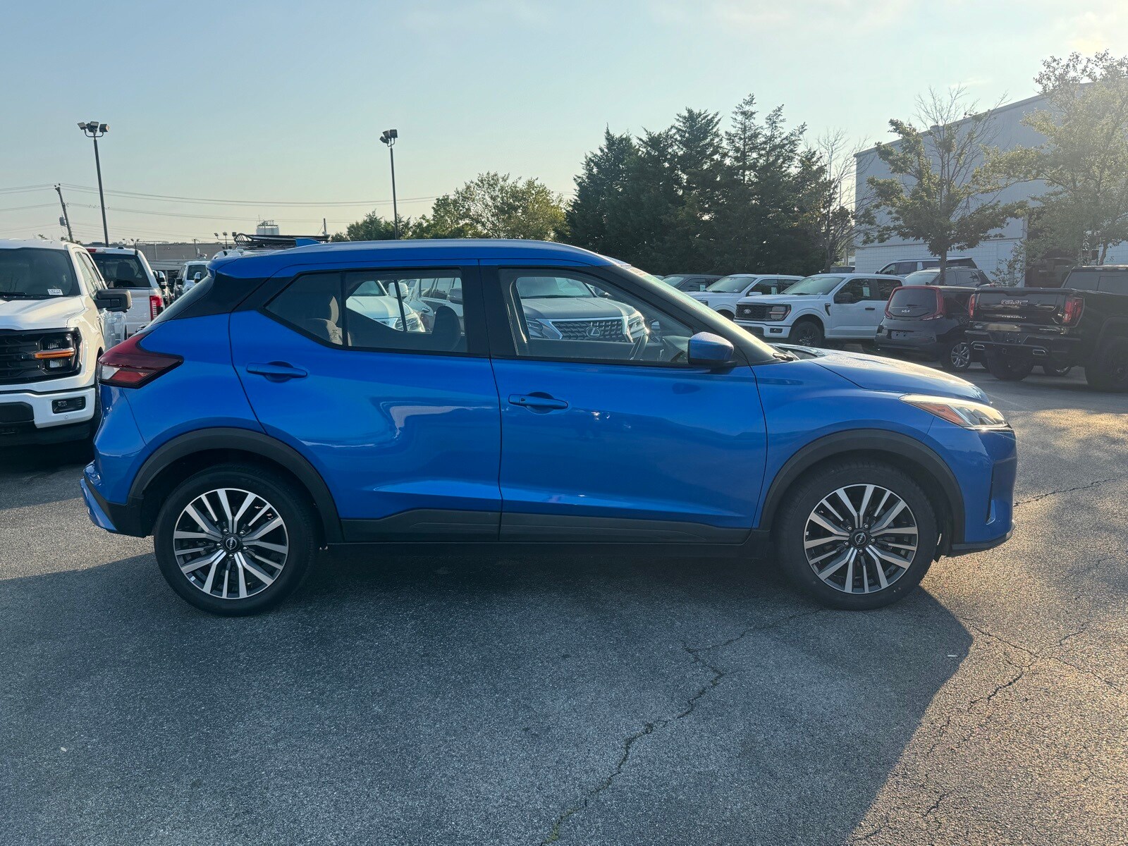 2023 Nissan Kicks SV photo 2
