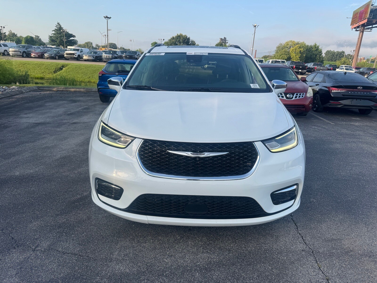 2022 Chrysler Pacifica Limited photo 3