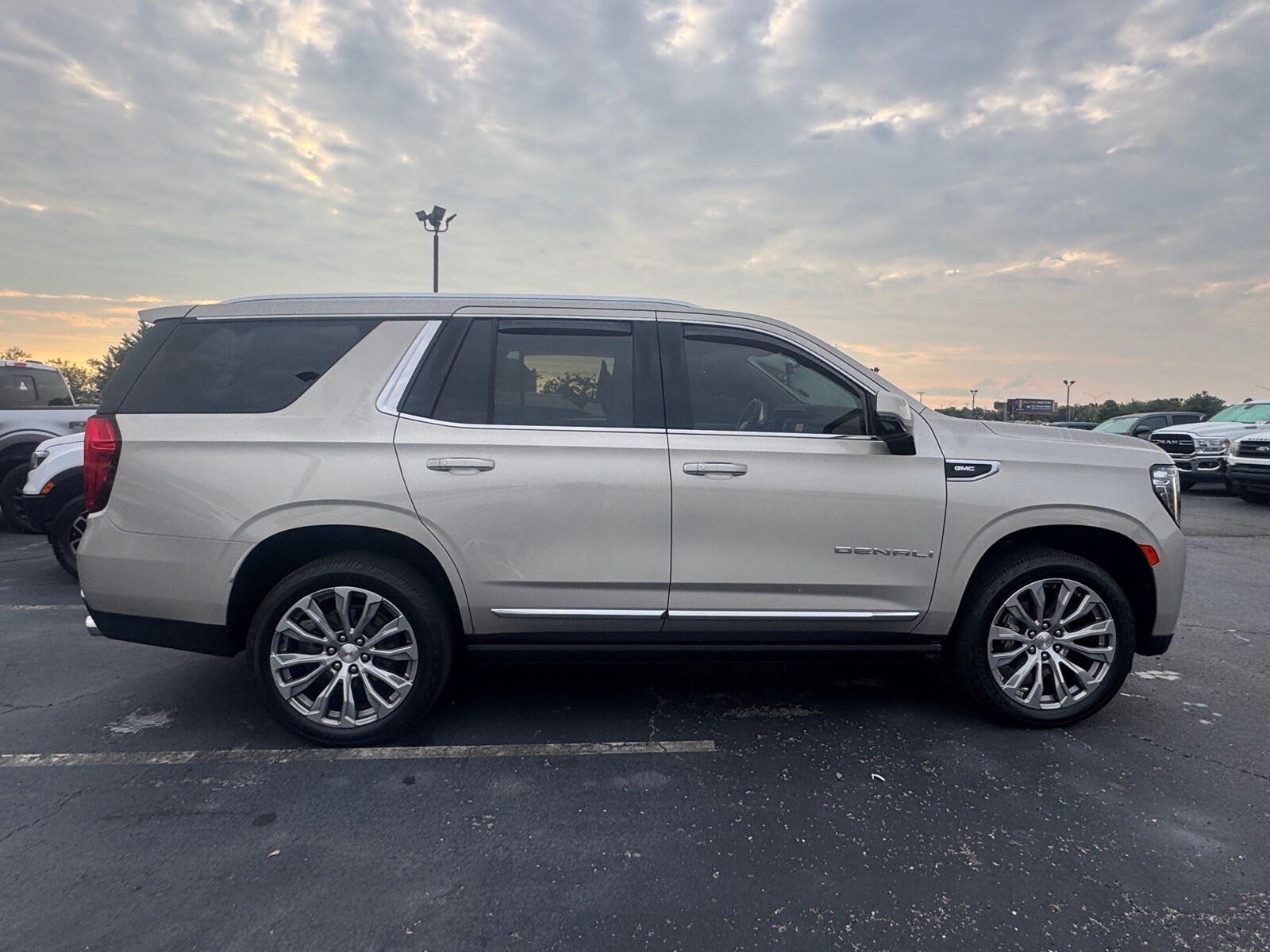 2021 Gmc Yukon Denali photo 2