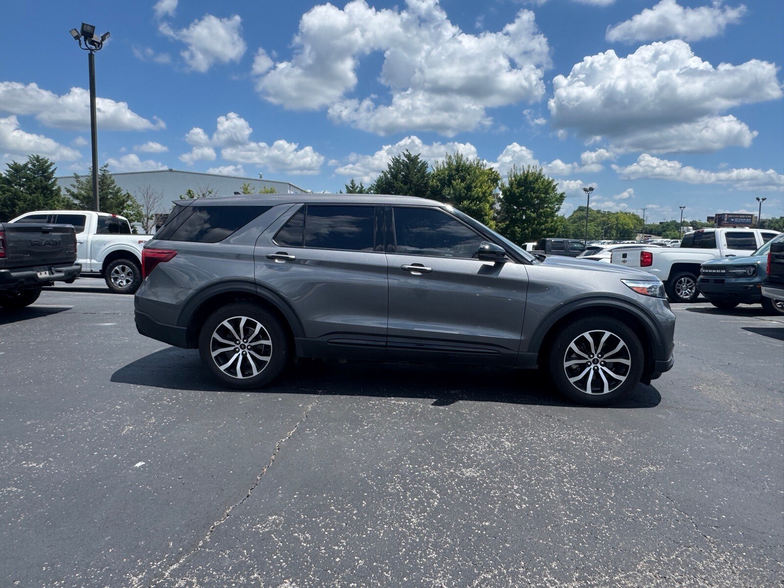 2021 Ford Explorer ST photo 2