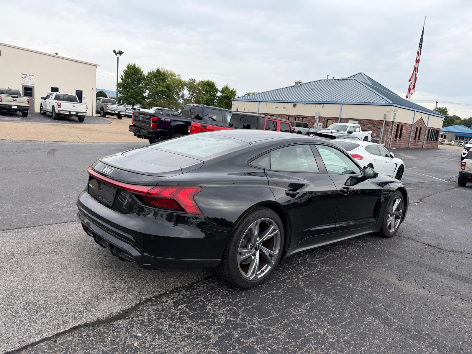 2022 Audi e-tron GT Premium Plus photo 3