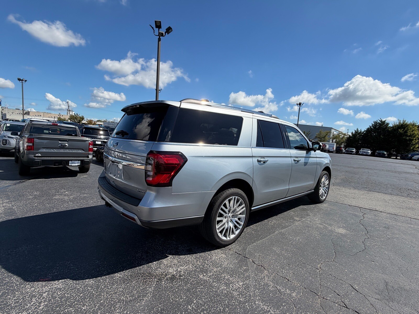 2023 Ford Expedition MAX Limited photo 3