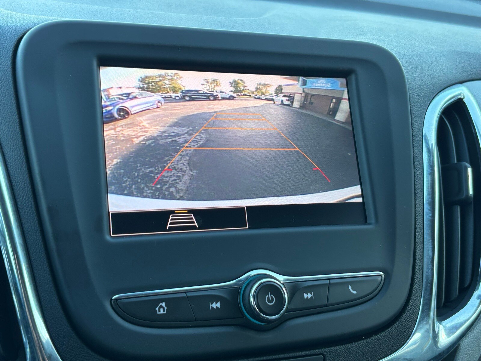 2023 Chevrolet Equinox LT photo 3