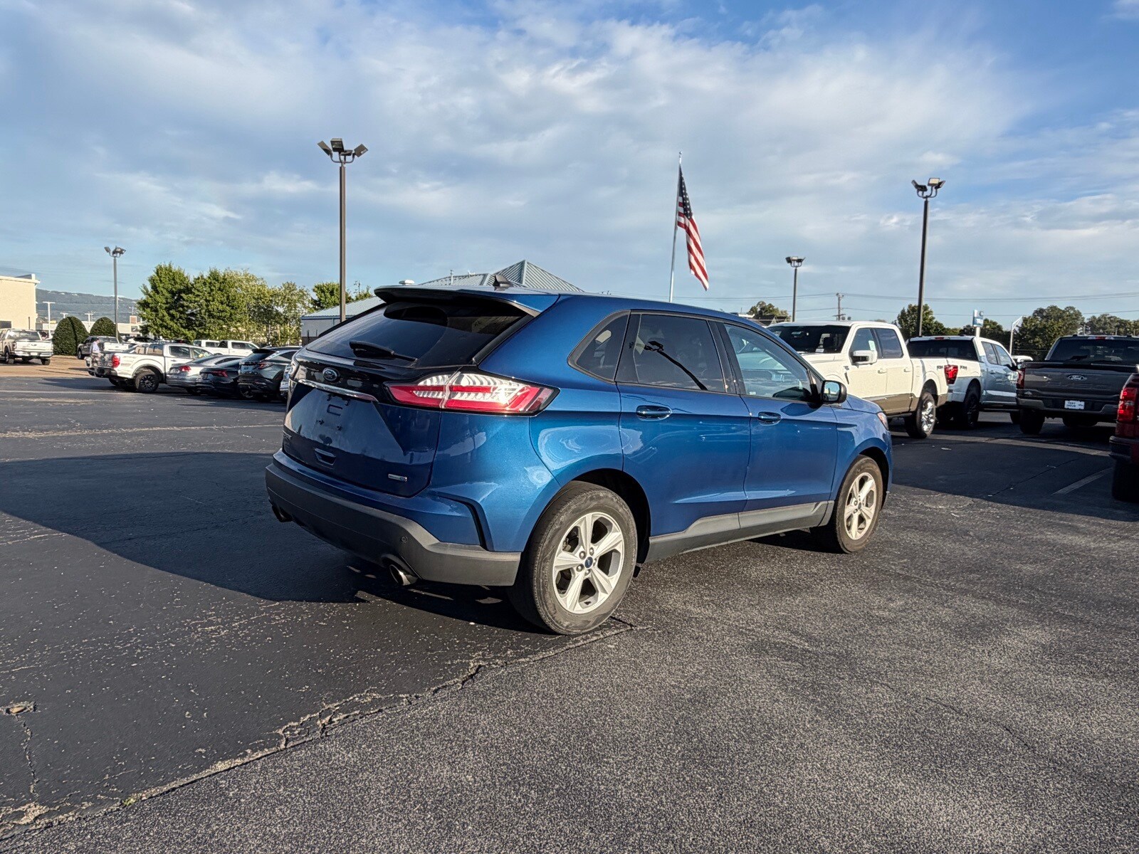 2020 Ford Edge SE photo 3