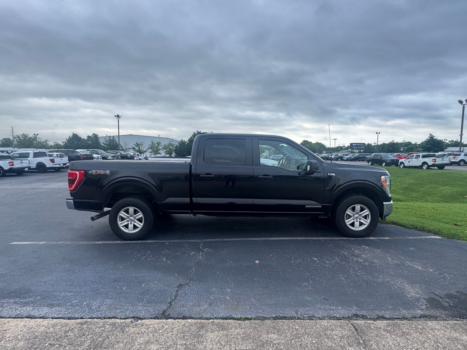 2022 Ford F-150 XL photo 2