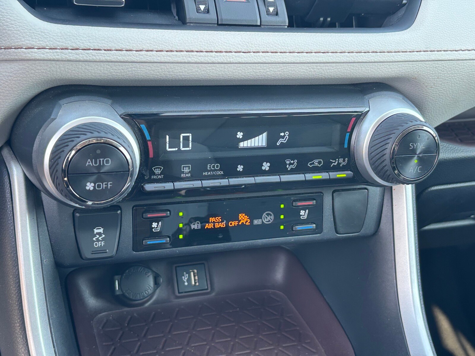 2023 Toyota RAV4 Hybrid Limited photo 4