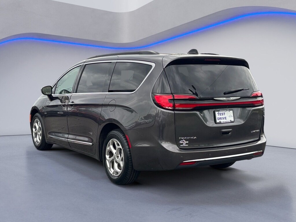 Certified 2023 Chrysler Pacifica Limited Minivan/Van
