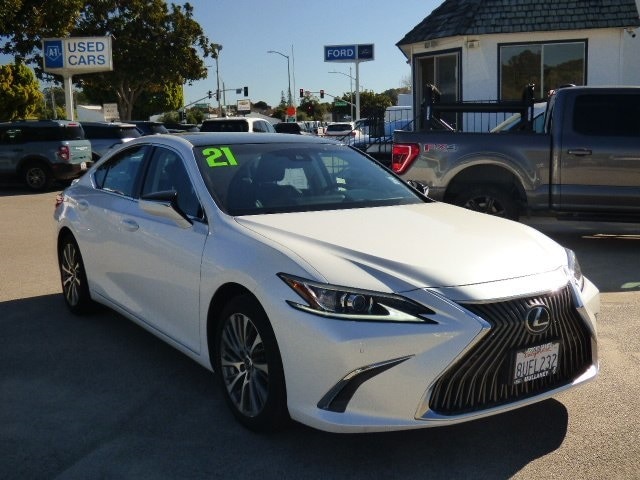 2021 Lexus ES 350's photo