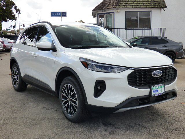 2025 Ford Escape Plug-in FWD's photo