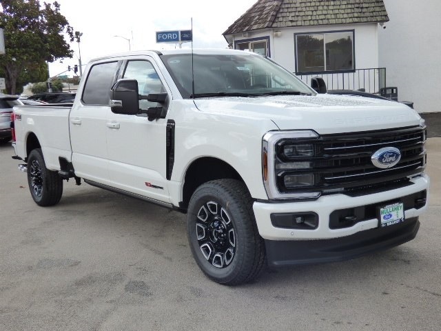 2026 Ford F-350 Super Duty Platinum's photo