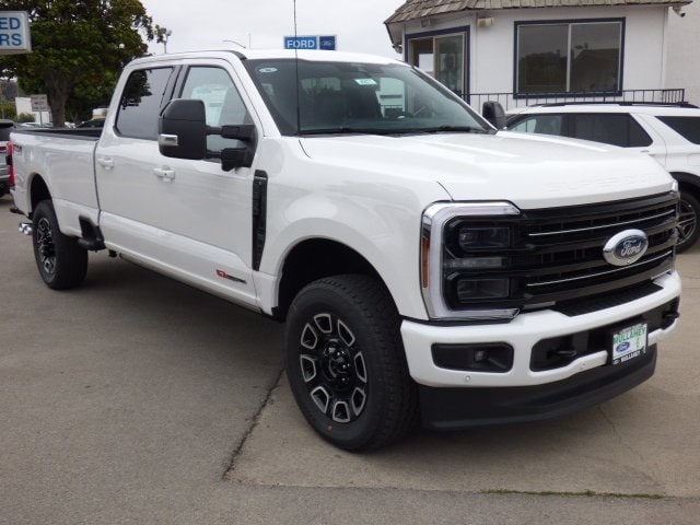 2026 Ford F-350 Super Duty Platinum's photo