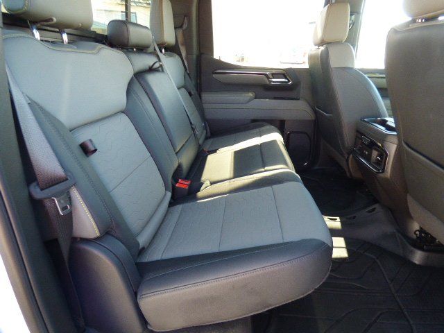 2025 Chevrolet Silverado 1500 ZR2 - Photo 7