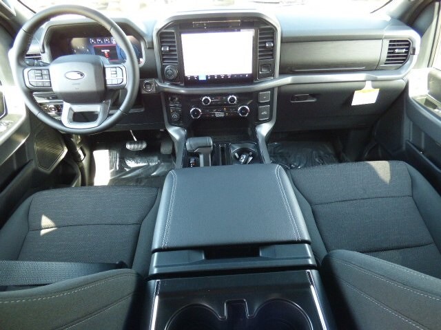 2025 Ford F-150 XLT photo 2