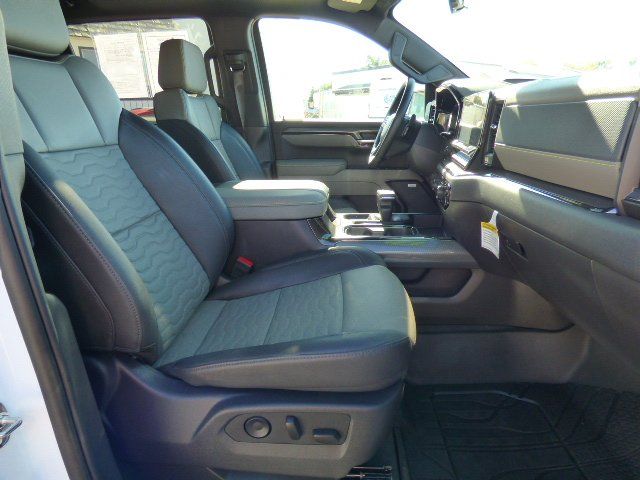 2025 Chevrolet Silverado 1500 ZR2 - Photo 13
