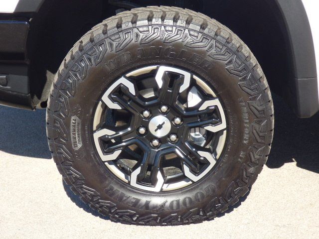 2025 Chevrolet Silverado 1500 ZR2 - Photo 38