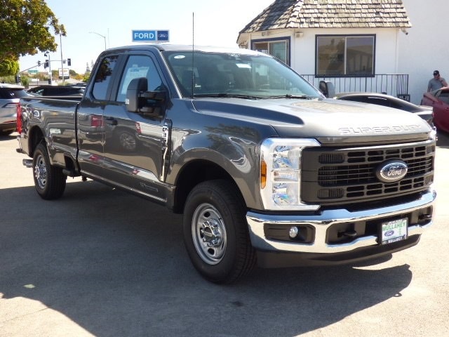 2026 Ford F-350 Super Duty XL's photo