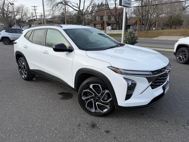 2025 Chevrolet Trax RS's photo