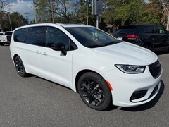 2026 Chrysler Pacifica LIMITED Passenger Van