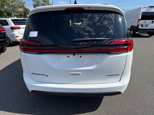 2026 Chrysler Pacifica Limited photo 3