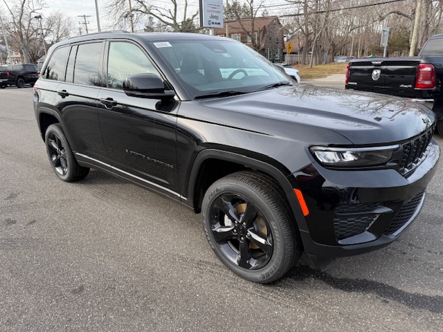 2025 Jeep Grand Cherokee Altitude's photo