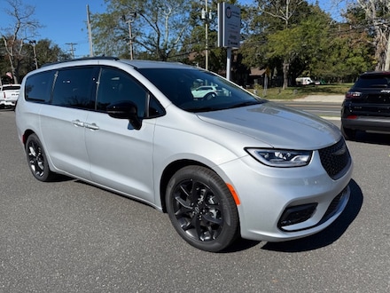 2026 Chrysler Pacifica SELECT Passenger Van