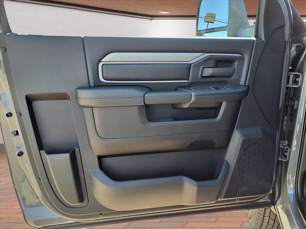 2026 RAM 3500 Chassis Tradesman - Photo 24