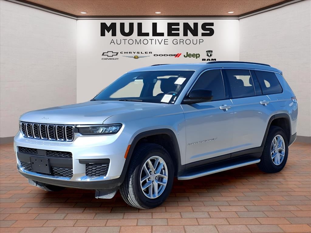 2024 Jeep Grand Cherokee L Laredo's photo