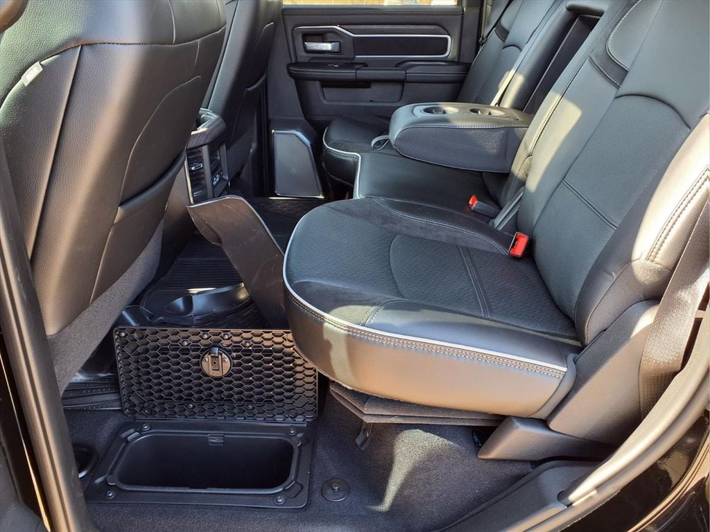 2025 RAM 3500 Laramie - Photo 30