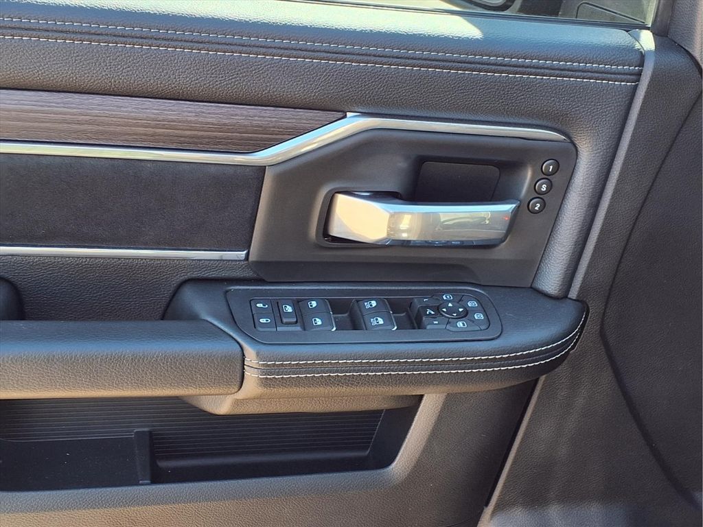 2025 RAM 3500 Laramie - Photo 21