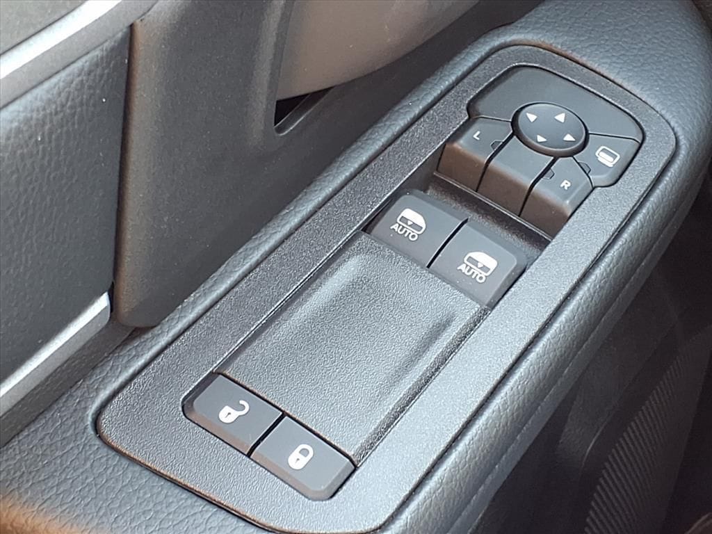 2026 RAM 3500 Chassis Tradesman - Photo 18
