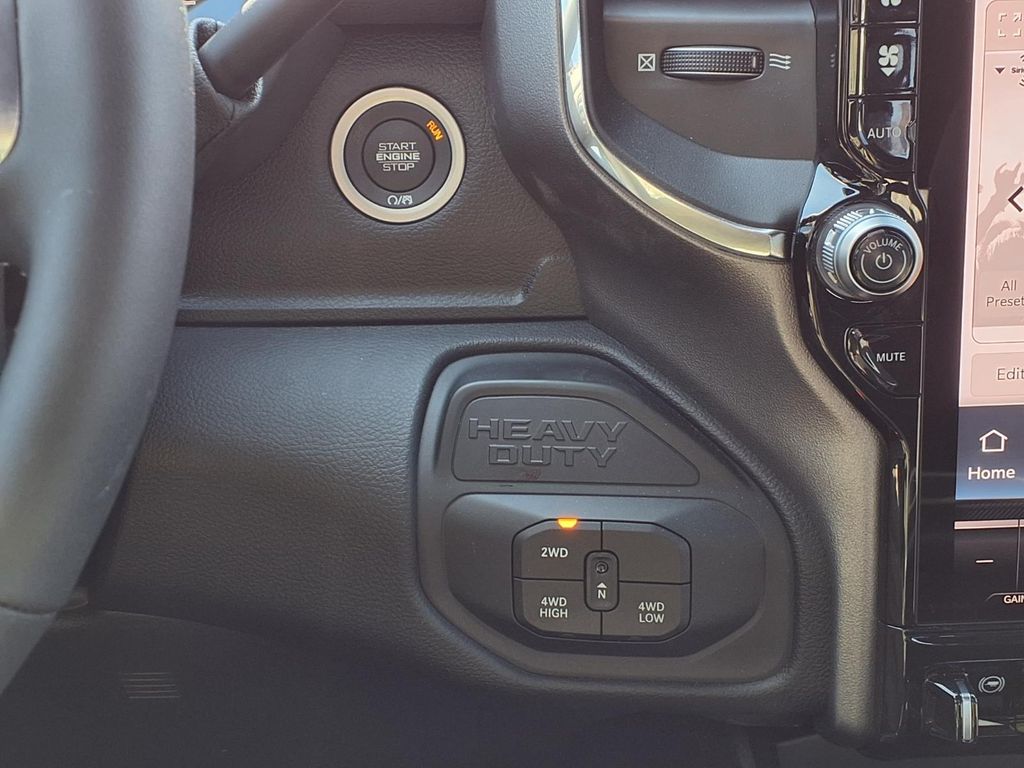 2025 RAM 3500 Laramie - Photo 18