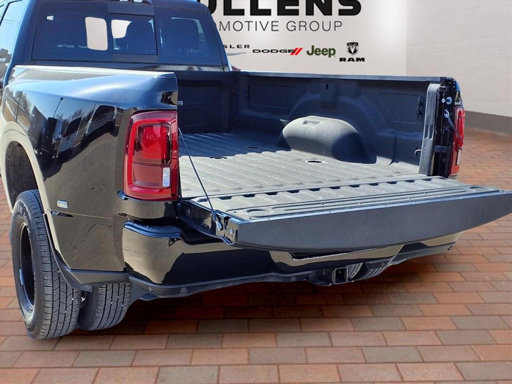 2025 RAM 3500 Laramie - Photo 36