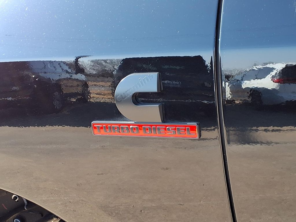 2025 RAM 3500 Laramie - Photo 10