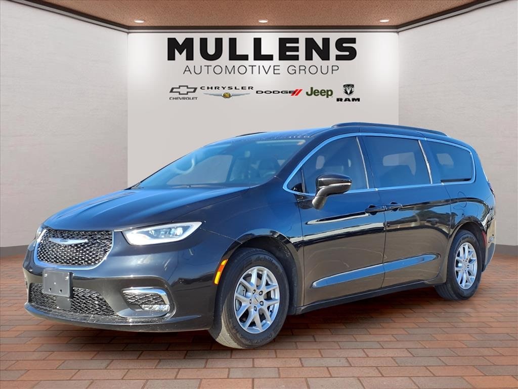 2022 Chrysler Pacifica Touring L's photo