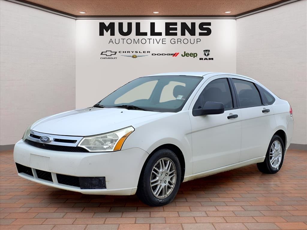 2010 Ford Focus SE's photo