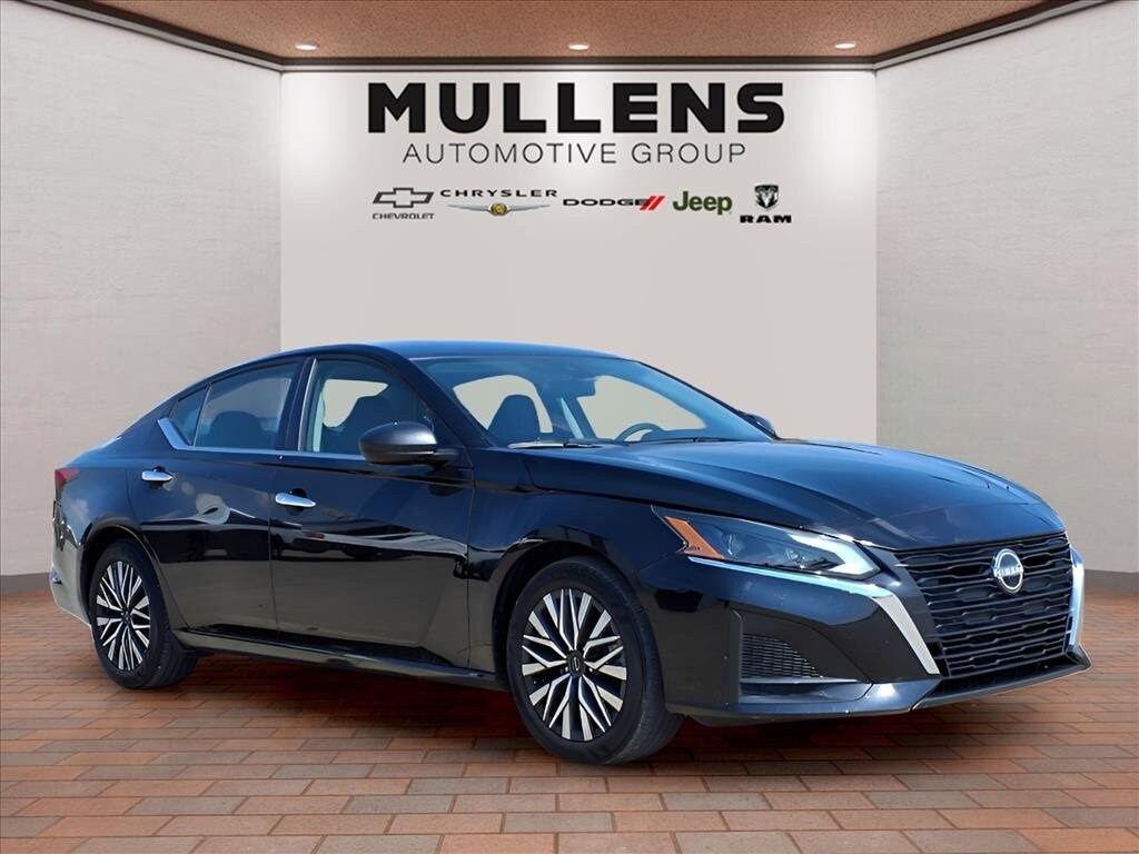 Used 2024 Nissan Altima 2.5 SV Sedan