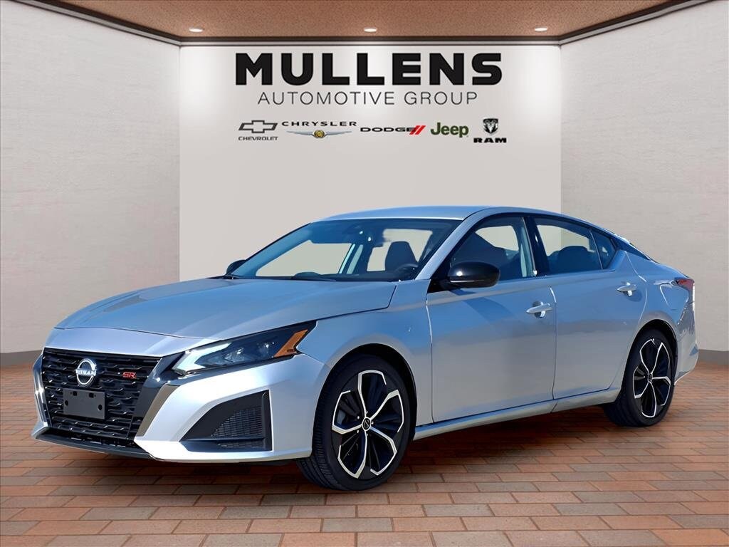 Used 2025 Nissan Altima SR Sedan