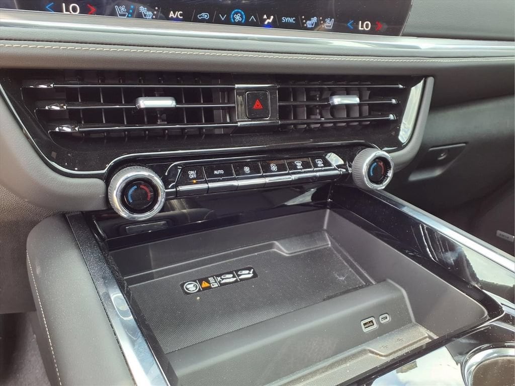 2026 Chevrolet Suburban Premier - Photo 11