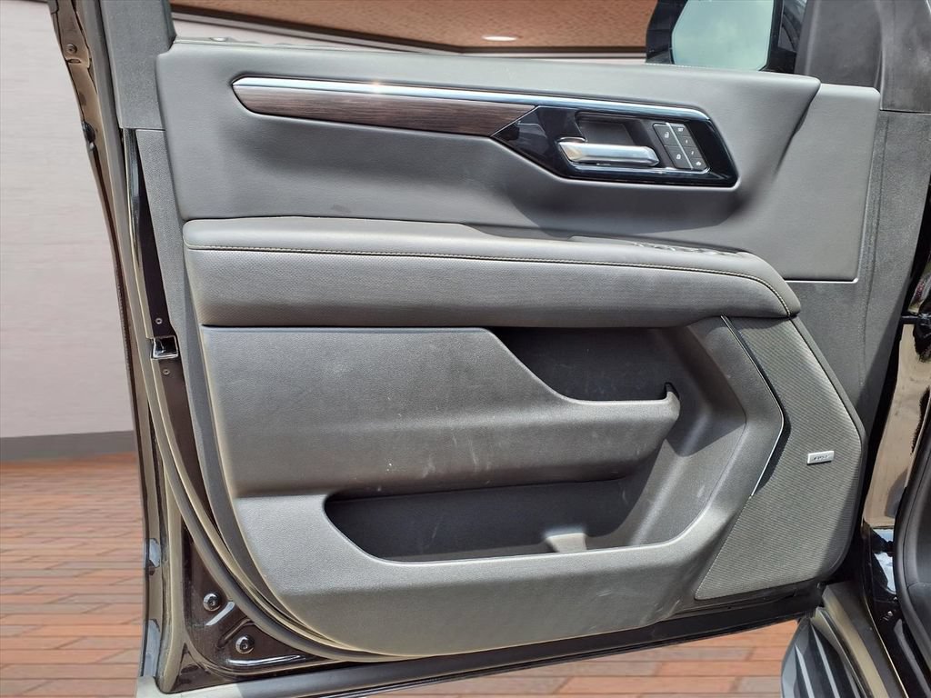 2026 Chevrolet Suburban Premier - Photo 18