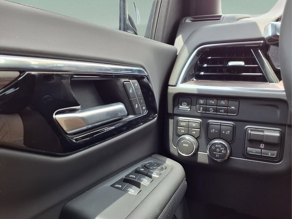 2026 Chevrolet Suburban Premier - Photo 16