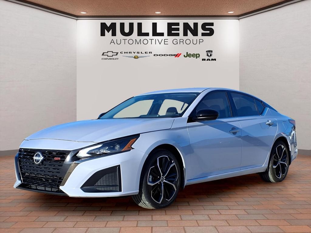 2025 Nissan Altima SR