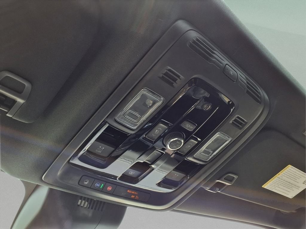 2026 Chevrolet Suburban Premier - Photo 12